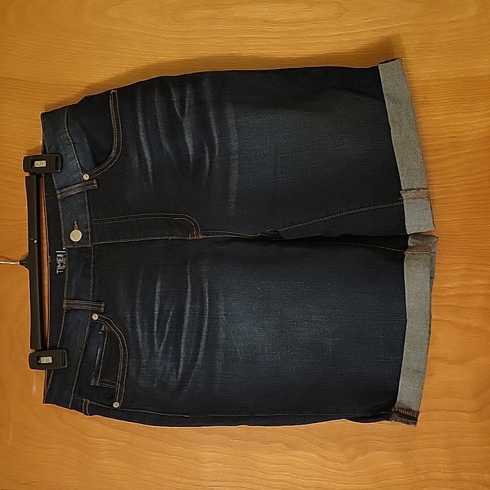 Time and True stretch denim shorts size 12